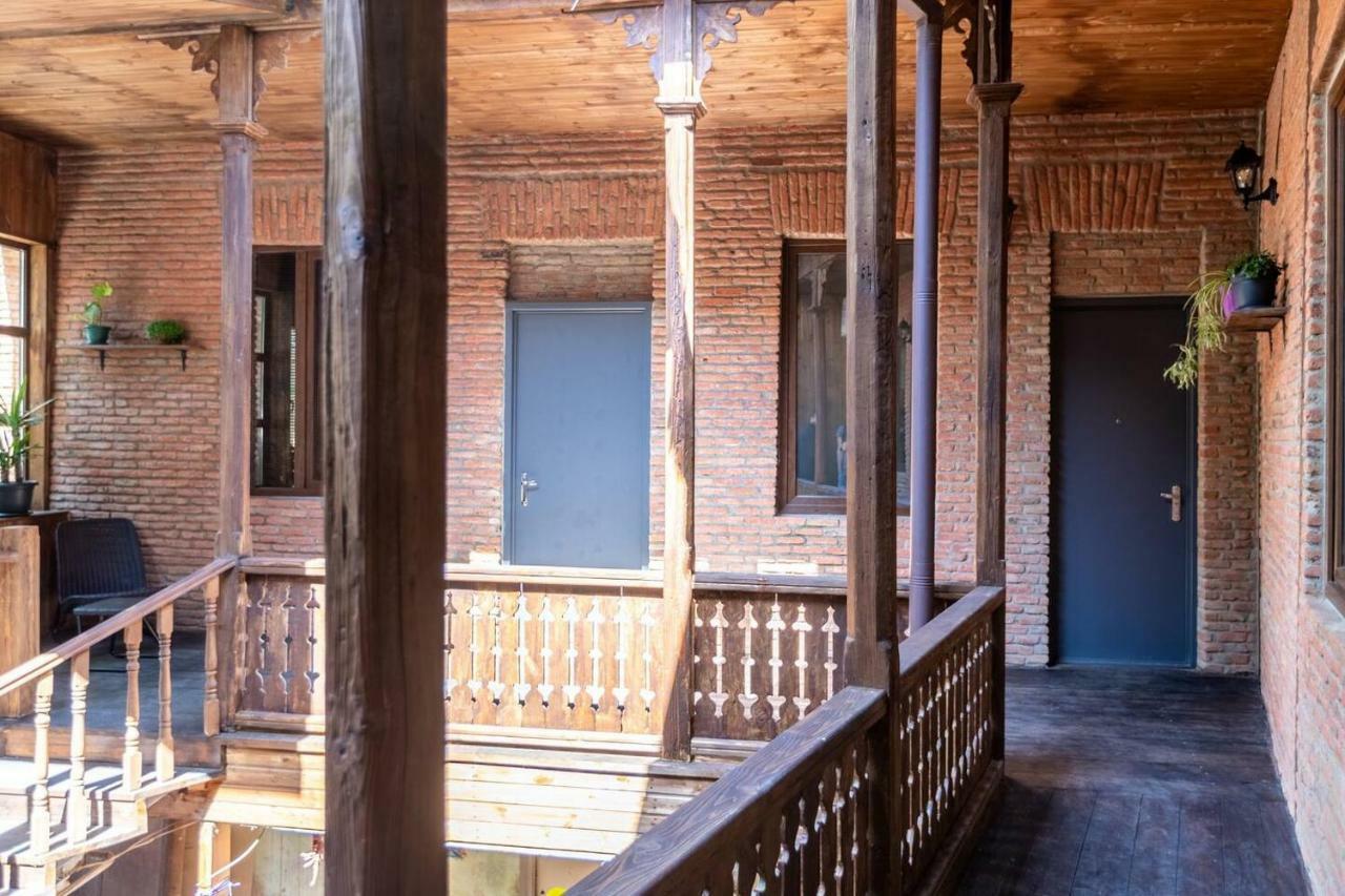 Modern Studio Near Rustaveli Ave - By Wehost Tbilisi Bagian luar foto